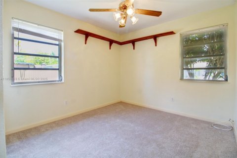 House in Cutler Bay, Florida 4 bedrooms, 132.76 sq.m. № 1871696 - photo 17