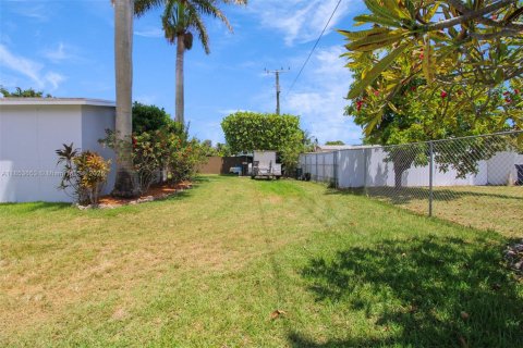 House in Cutler Bay, Florida 4 bedrooms, 132.76 sq.m. № 1871696 - photo 19