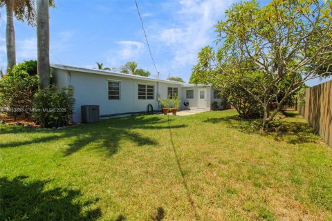 House in Cutler Bay, Florida 4 bedrooms, 132.76 sq.m. № 1871696 - photo 21