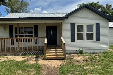 House in Frostproof, Florida 3 bedrooms, 110 sq.m. № 1792739 - photo 1