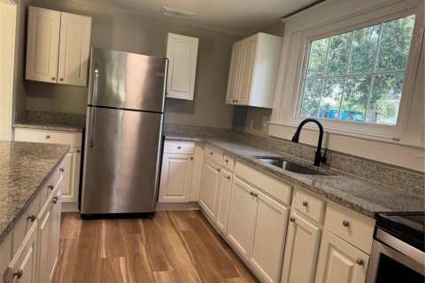 House in Frostproof, Florida 3 bedrooms, 110 sq.m. № 1792739 - photo 18