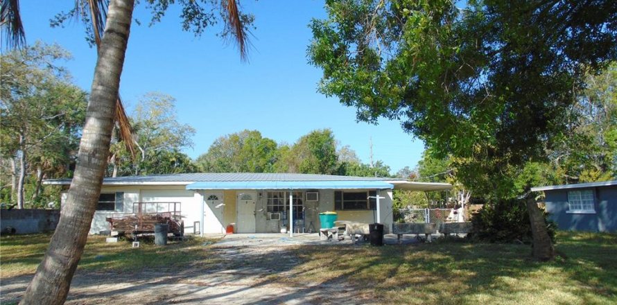 Immobilier commercial à Punta Gorda, Floride 10 chambres, 180.6 m2 № 1900023
