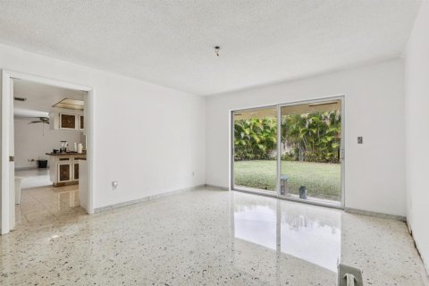 Casa en venta en Miami, Florida, 6 dormitorios, 322.93 m2 № 2250354 - foto 15