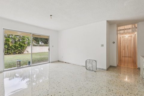 Casa en venta en Miami, Florida, 6 dormitorios, 322.93 m2 № 2250354 - foto 14