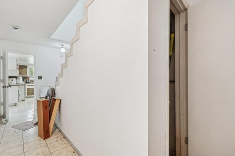 Casa en venta en Miami, Florida, 6 dormitorios, 322.93 m2 № 2250354 - foto 12