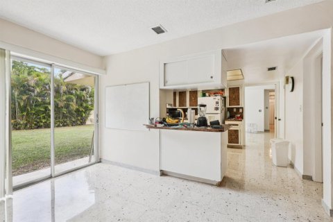 Casa en venta en Miami, Florida, 6 dormitorios, 322.93 m2 № 2250354 - foto 9
