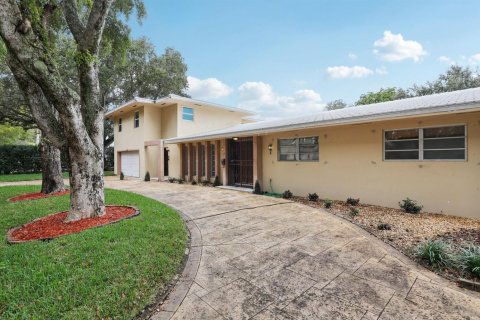 Casa en venta en Miami, Florida, 6 dormitorios, 322.93 m2 № 2250354 - foto 2
