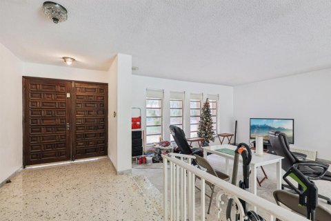 Casa en venta en Miami, Florida, 6 dormitorios, 322.93 m2 № 2250354 - foto 4