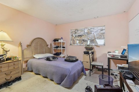 Casa en venta en Miami, Florida, 6 dormitorios, 322.93 m2 № 2250354 - foto 18