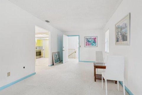 Casa en venta en Miami, Florida, 6 dormitorios, 322.93 m2 № 2250354 - foto 22