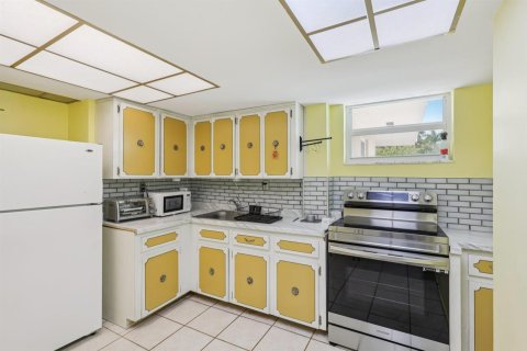 Casa en venta en Miami, Florida, 6 dormitorios, 322.93 m2 № 2250354 - foto 8