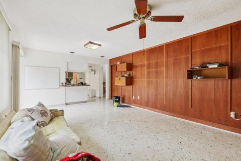 Casa en venta en Miami, Florida, 6 dormitorios, 322.93 m2 № 2250354 - foto 6