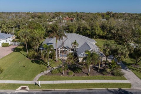 House in Fort Myers, Florida 3 bedrooms, 229.1 sq.m. № 1447519 - photo 3
