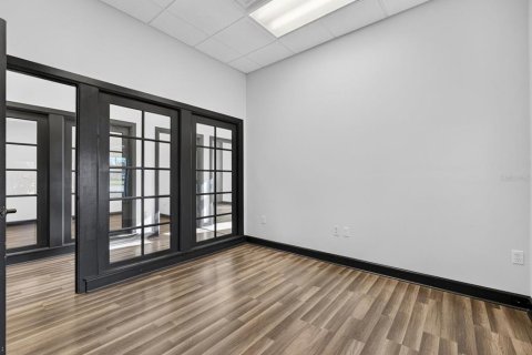 Immobilier commercial à louer à Haines City, Floride № 2398454 - photo 7