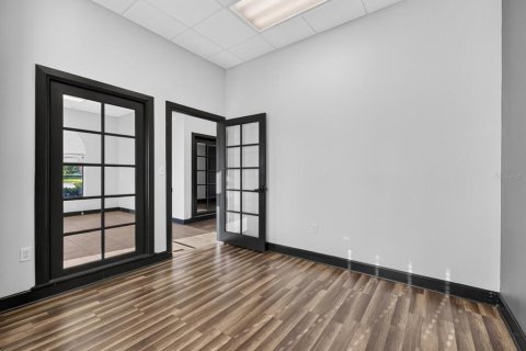 Immobilier commercial à louer à Haines City, Floride № 2398454 - photo 6