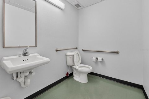 Immobilier commercial à louer à Haines City, Floride № 2398454 - photo 8