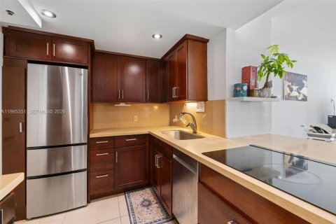 Condo in Miami Beach, Florida, 1 bedroom  № 2064630 - photo 22