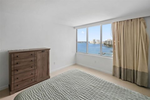 Condo in Miami Beach, Florida, 1 bedroom  № 2064630 - photo 4