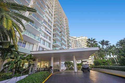 Condo in Miami Beach, Florida, 1 bedroom  № 2064630 - photo 17
