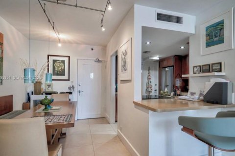 Condo in Miami Beach, Florida, 1 bedroom  № 2064630 - photo 8