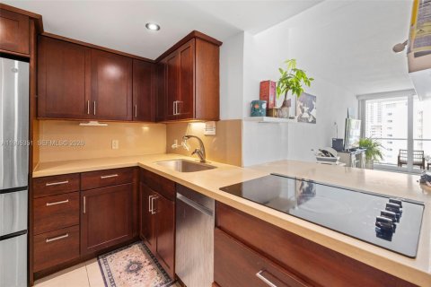 Condo in Miami Beach, Florida, 1 bedroom  № 2064630 - photo 9