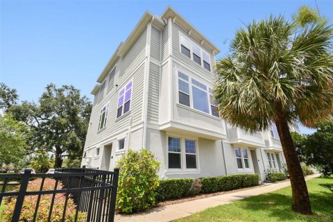 Townhouse in Tampa, Florida 3 bedrooms, 190.91 sq.m. № 1831267 - photo 1