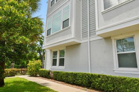 Townhouse in Tampa, Florida 3 bedrooms, 190.91 sq.m. № 1831267 - photo 24