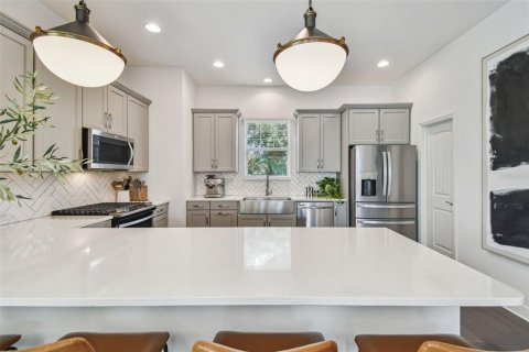 Townhouse in Tampa, Florida 3 bedrooms, 190.91 sq.m. № 1831267 - photo 12