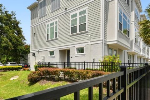 Townhouse in Tampa, Florida 3 bedrooms, 190.91 sq.m. № 1831267 - photo 2