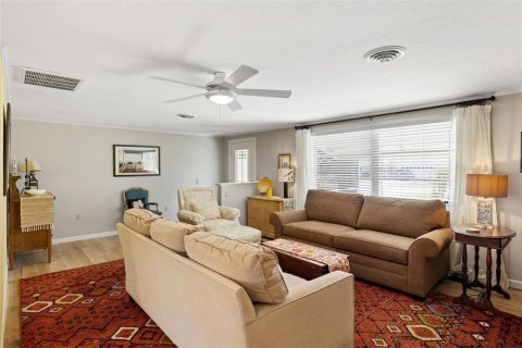 Купить виллу или дом в Энглвуд, Флорида 6 комнат, 164.99м2, № 1528580 - фото 10