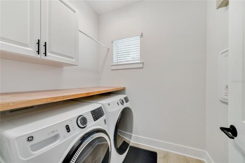 Casa en alquiler en Orlando, Florida, 2 dormitorios, 134.71 m2 № 1808306 - foto 16