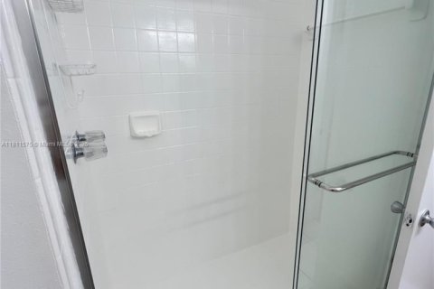 Condo in Pembroke Pines, Florida, 2 bedrooms  № 1783575 - photo 12