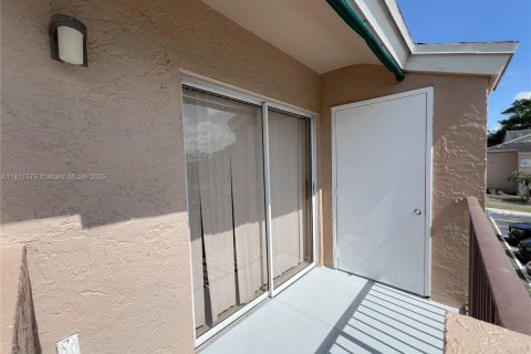 Condo in Pembroke Pines, Florida, 2 bedrooms  № 1783575 - photo 22