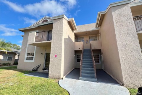 Condo in Pembroke Pines, Florida, 2 bedrooms  № 1783575 - photo 1