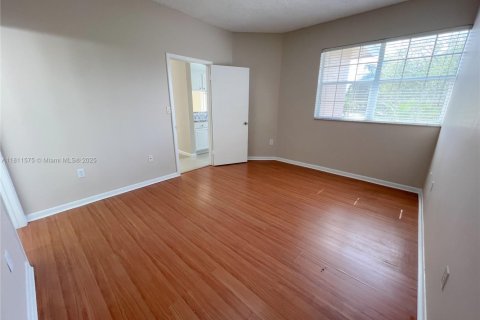 Condo in Pembroke Pines, Florida, 2 bedrooms  № 1783575 - photo 17