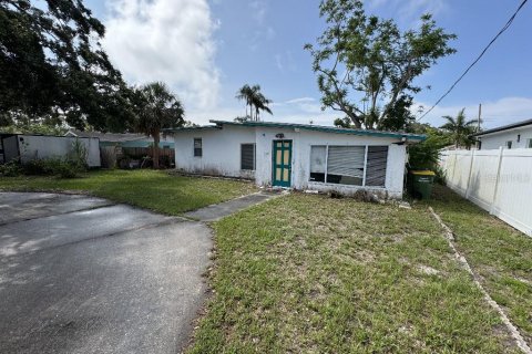 House in Sarasota, Florida 2 bedrooms, 119.94 sq.m. № 1772149 - photo 1