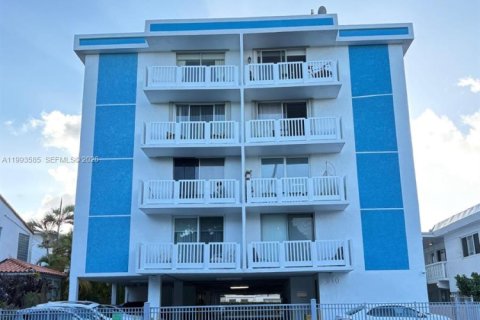 Copropriété à vendre à Miami Beach, Floride: 1 chambre, 61.5 m2 № 2057279 - photo 1