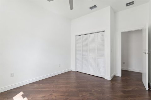 Casa en venta en Orlando, Florida, 5 dormitorios, 209.12 m2 № 2385590 - foto 8