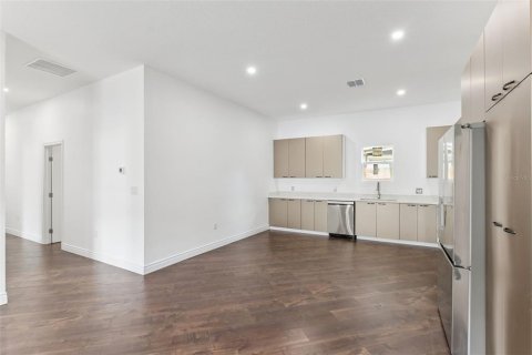 Casa en venta en Orlando, Florida, 5 dormitorios, 209.12 m2 № 2385590 - foto 28