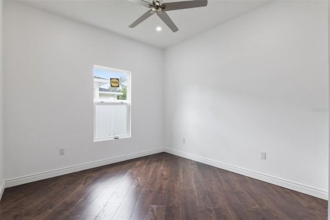 Casa en venta en Orlando, Florida, 5 dormitorios, 209.12 m2 № 2385590 - foto 9