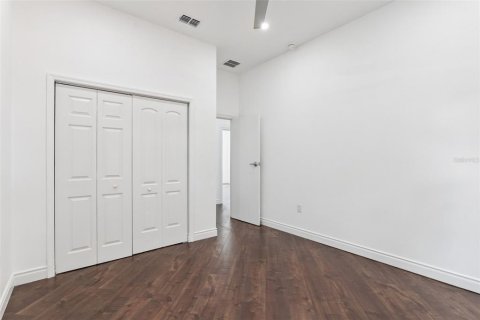 Casa en venta en Orlando, Florida, 5 dormitorios, 209.12 m2 № 2385590 - foto 7
