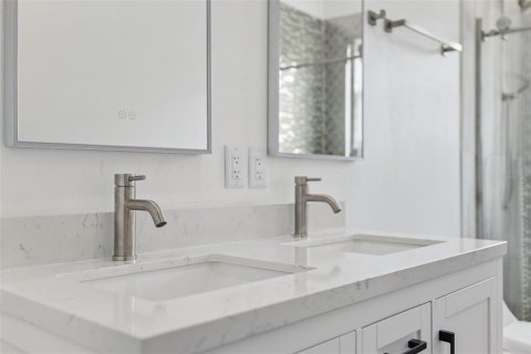 Casa en venta en Orlando, Florida, 5 dormitorios, 209.12 m2 № 2385590 - foto 16