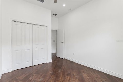 Casa en venta en Orlando, Florida, 5 dormitorios, 209.12 m2 № 2385590 - foto 13