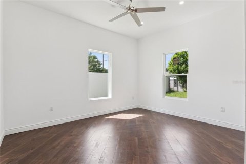 Casa en venta en Orlando, Florida, 5 dormitorios, 209.12 m2 № 2385590 - foto 11