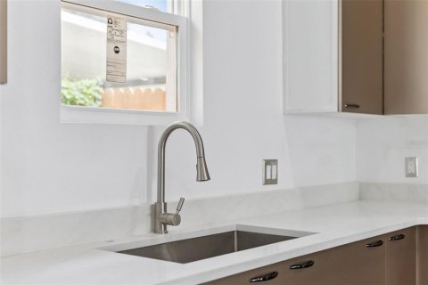 Casa en venta en Orlando, Florida, 5 dormitorios, 209.12 m2 № 2385590 - foto 30