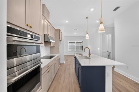 Townhouse in Windermere, Florida 3 bedrooms, 157.84 sq.m. № 2379752 - photo 8