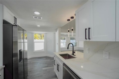 Villa ou maison à louer à Venice, Floride: 2 chambres, 145.11 m2 № 2388288 - photo 11