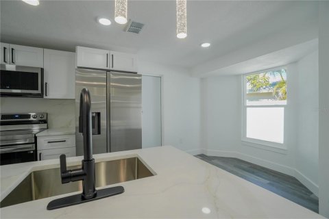 Villa ou maison à louer à Venice, Floride: 2 chambres, 145.11 m2 № 2388288 - photo 9
