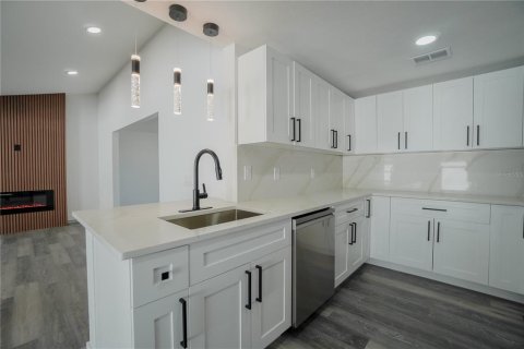 Villa ou maison à louer à Venice, Floride: 2 chambres, 145.11 m2 № 2388288 - photo 10