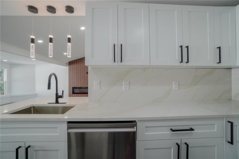 Villa ou maison à louer à Venice, Floride: 2 chambres, 145.11 m2 № 2388288 - photo 8